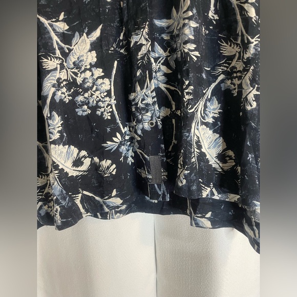 “We The Free “ Blue Floral Top Small relaxed fit - Picture 6 of 9